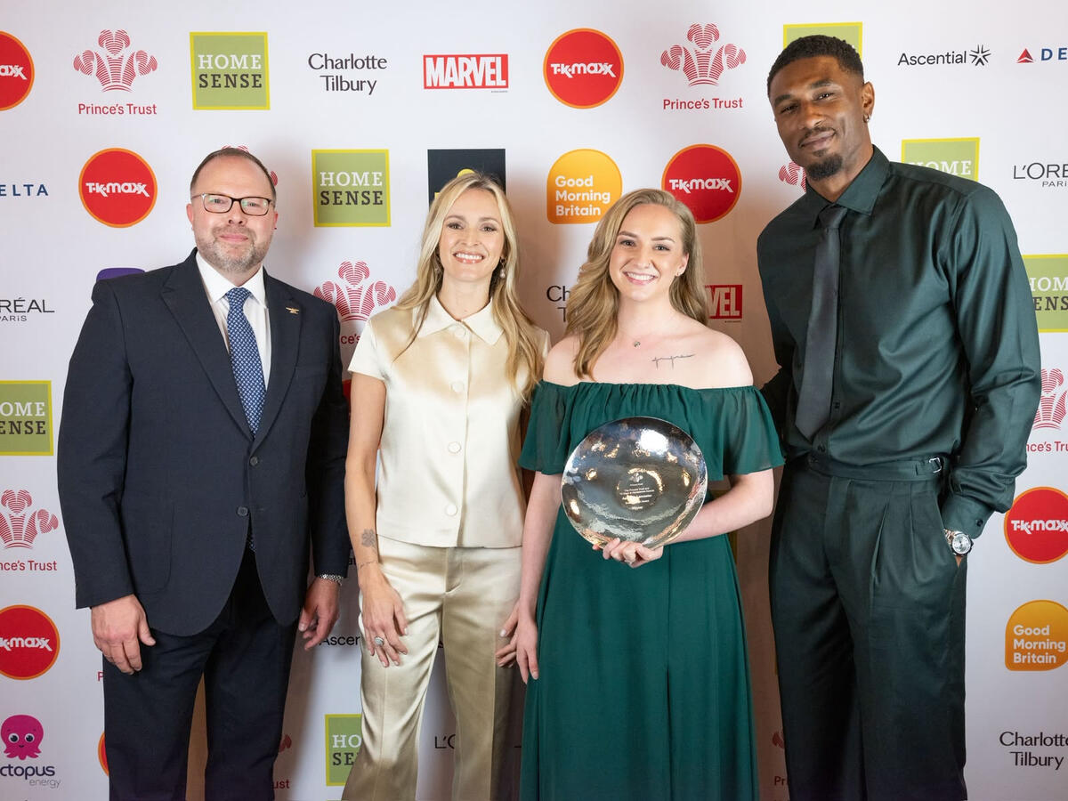 Ashleigh with her Breakthrough Award sponsor, Delta Airlines and celebrity ambassadors